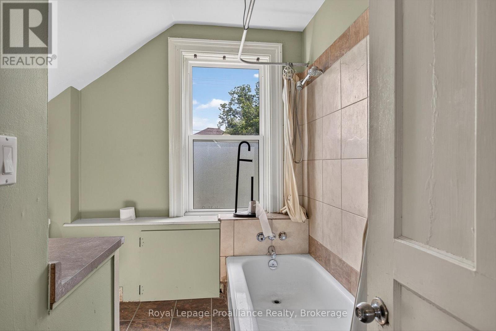 277 REID STREET - Image 36