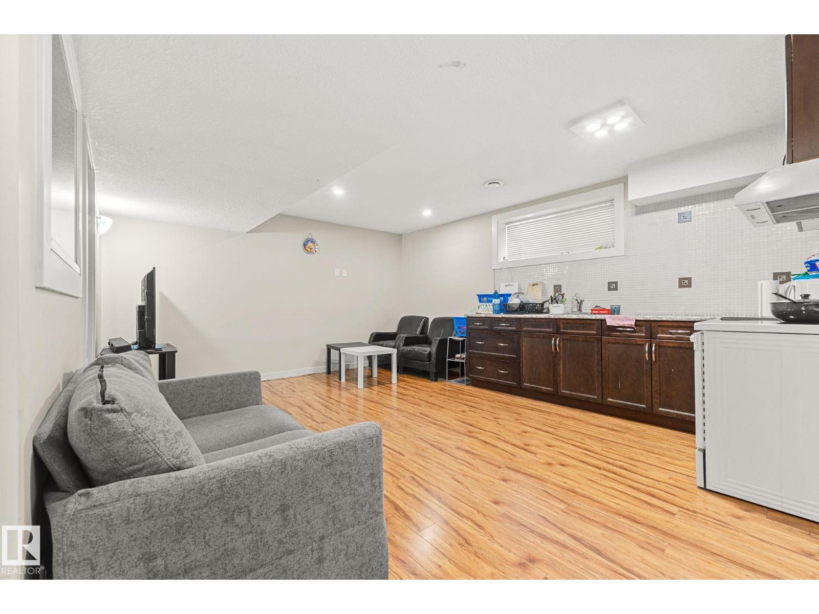724 40 AV NW - Image 43