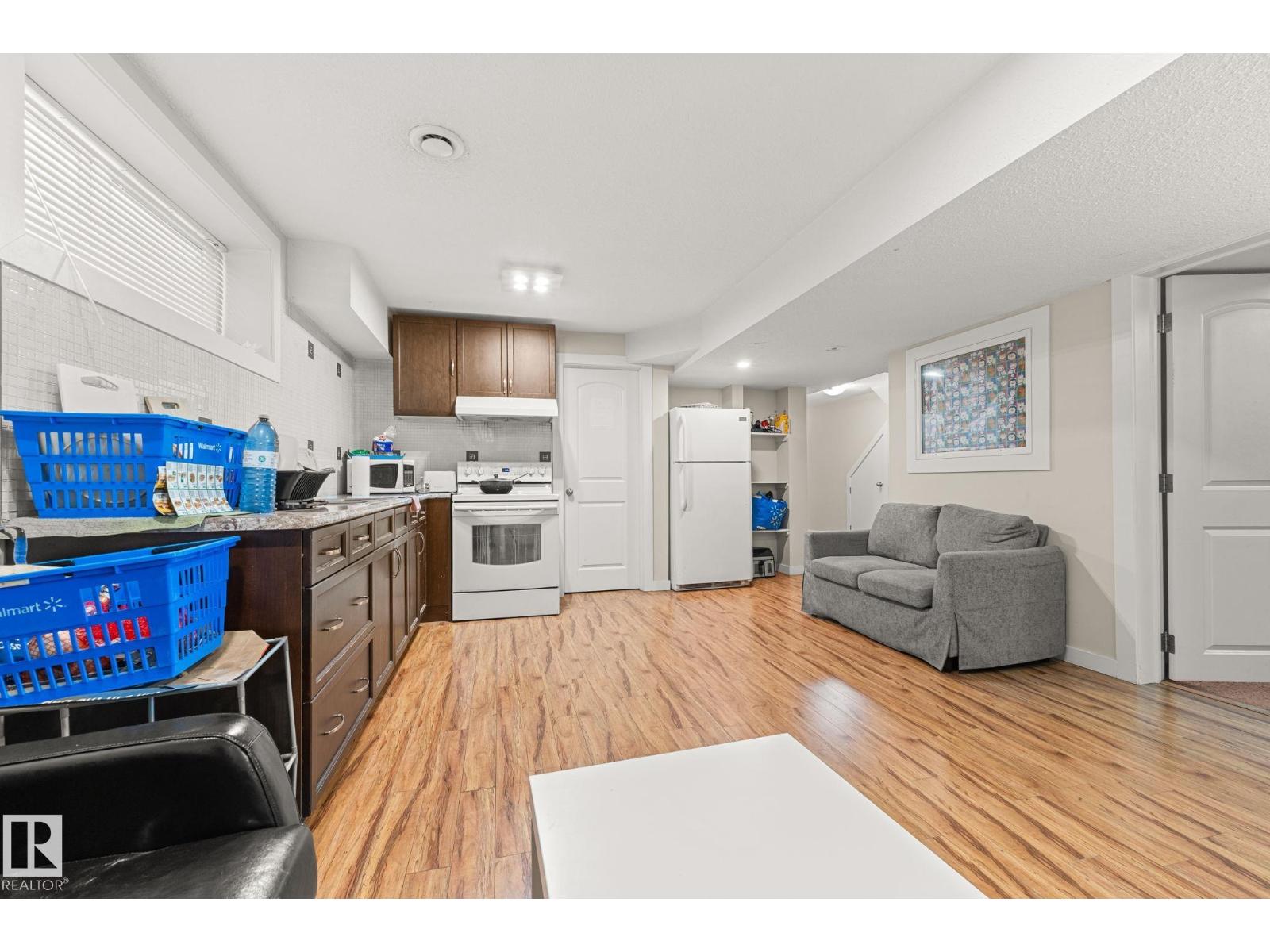 724 40 AV NW - 50