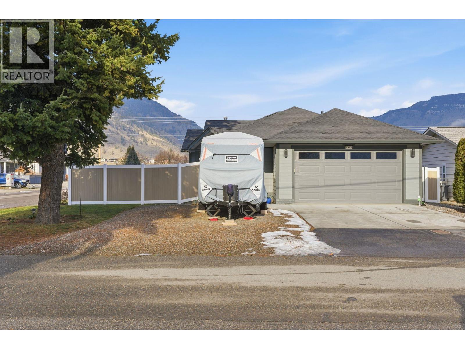 402 11 Avenue, Keremeos