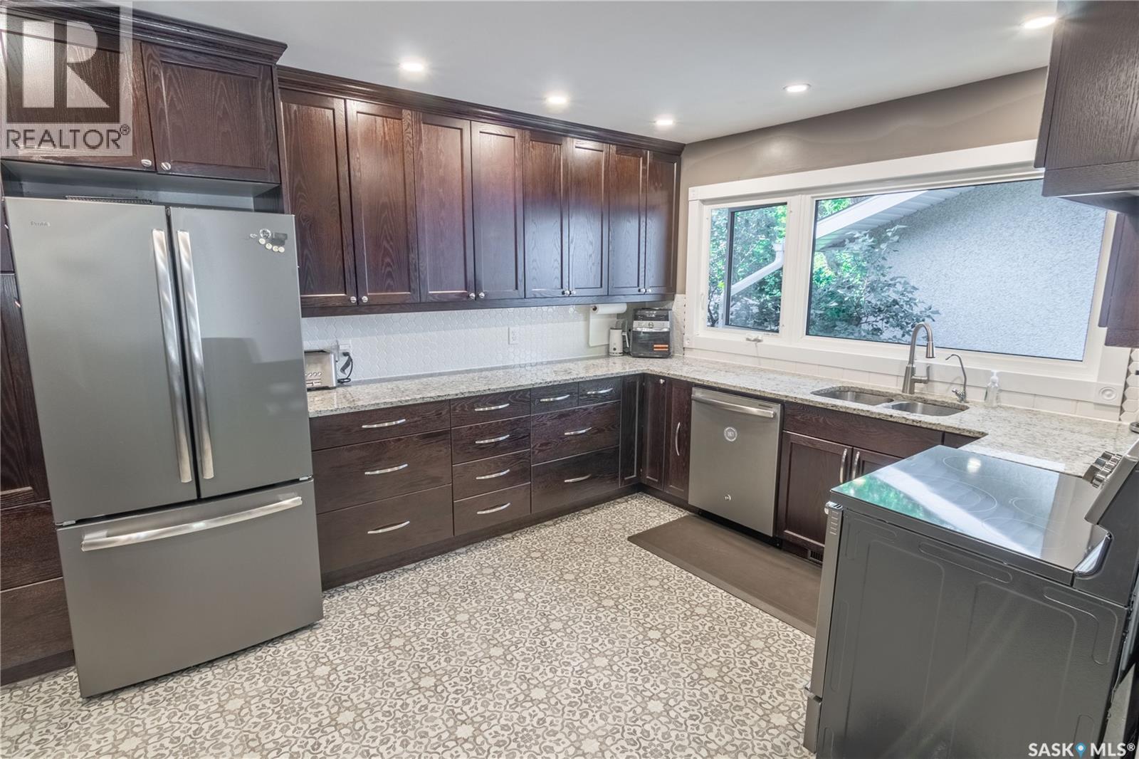 3708 Lakeview AVENUE - 2