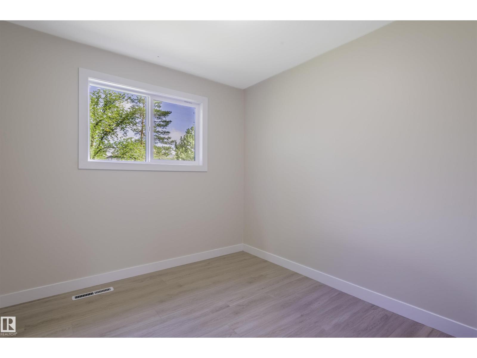 10431 137 AV NW - 24