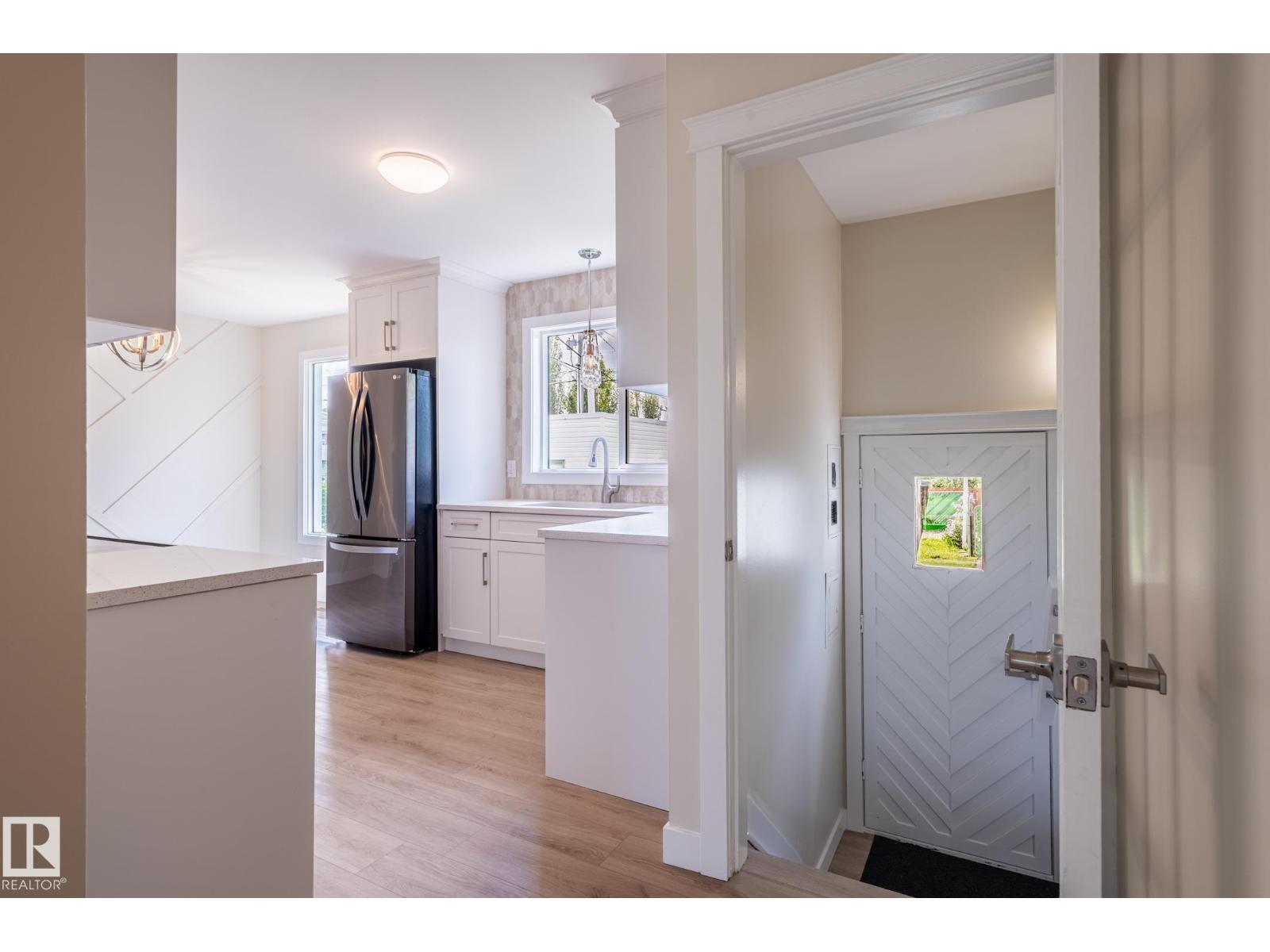 10431 137 AV NW - 34