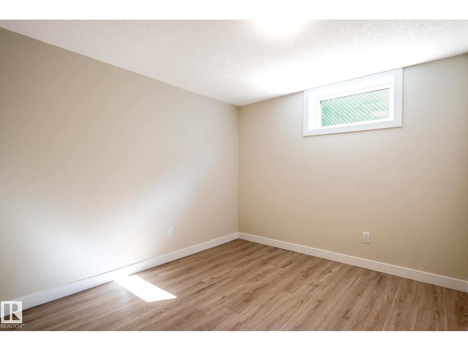 10431 137 AV NW - 46