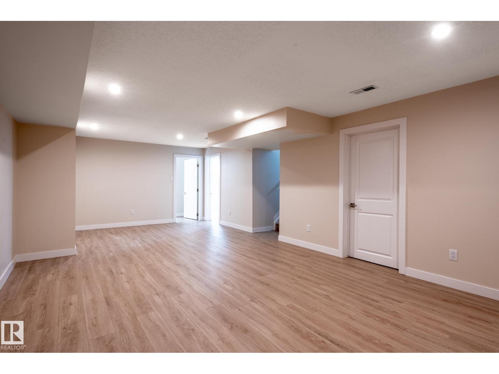 10431 137 AV NW - 41