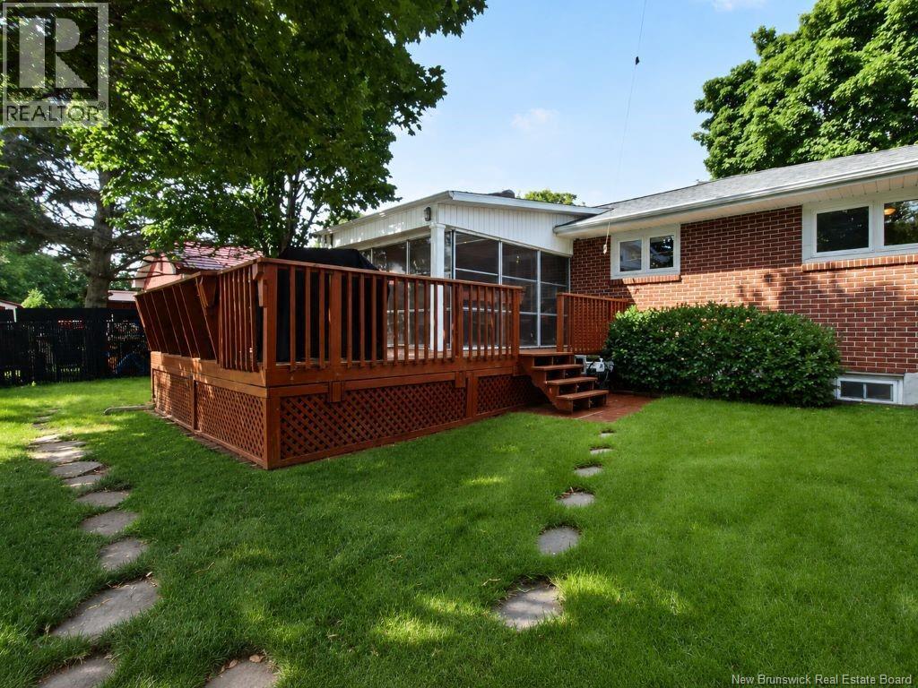 81 Mount Royal Boulevard - Image 33