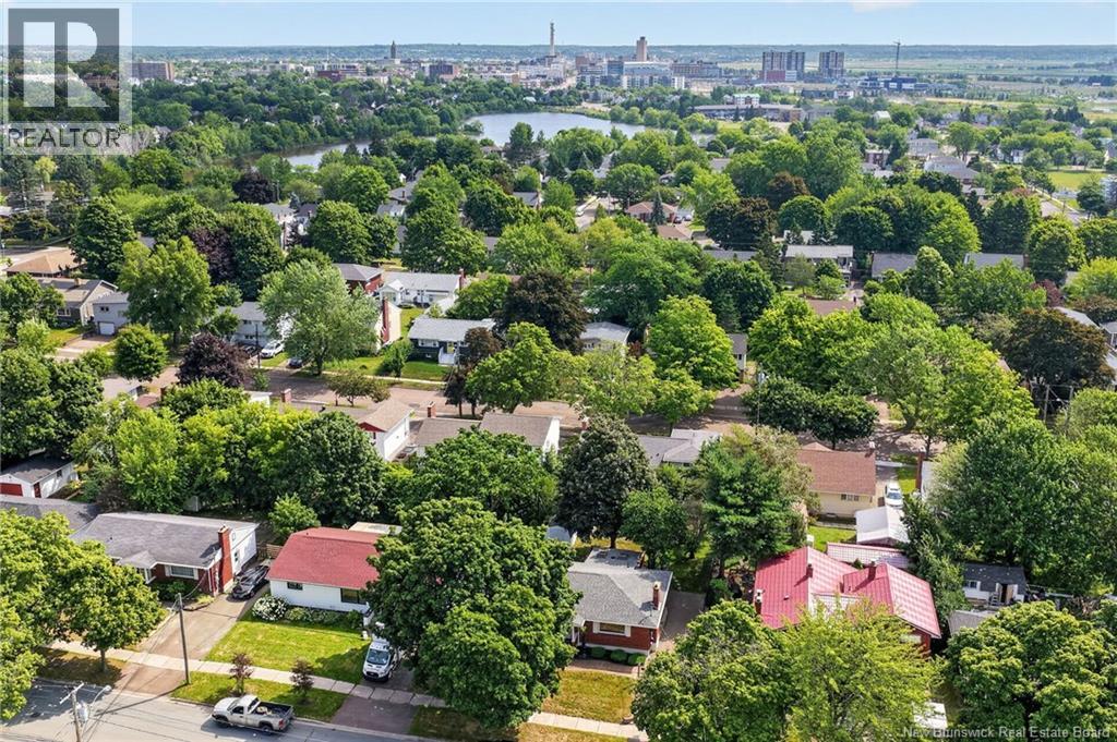 81 Mount Royal Boulevard - Image 36