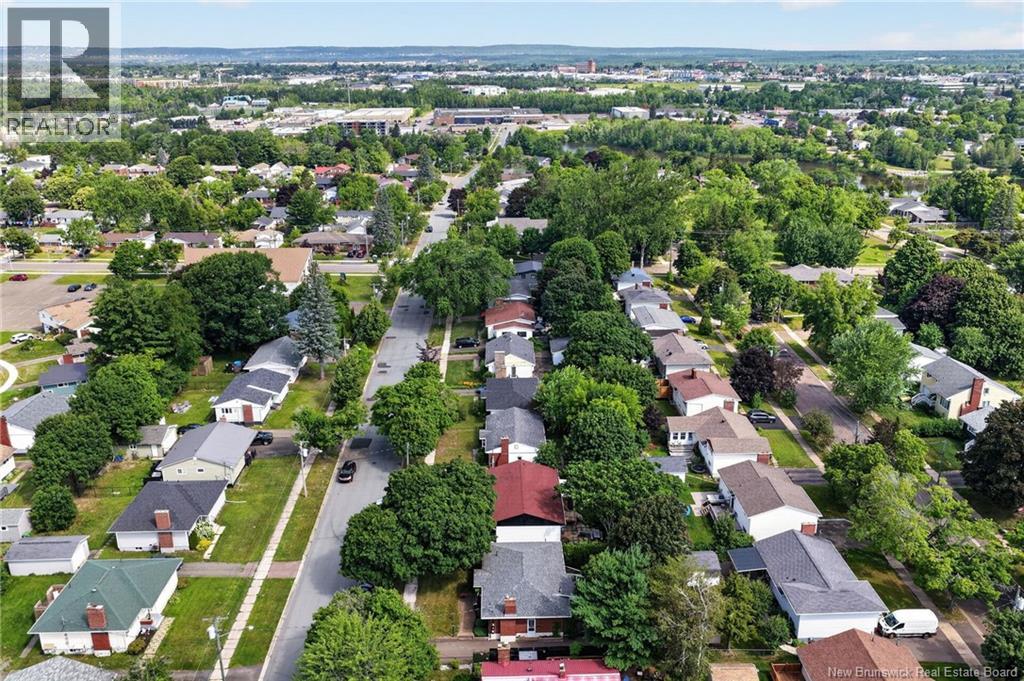 81 Mount Royal Boulevard - Image 38