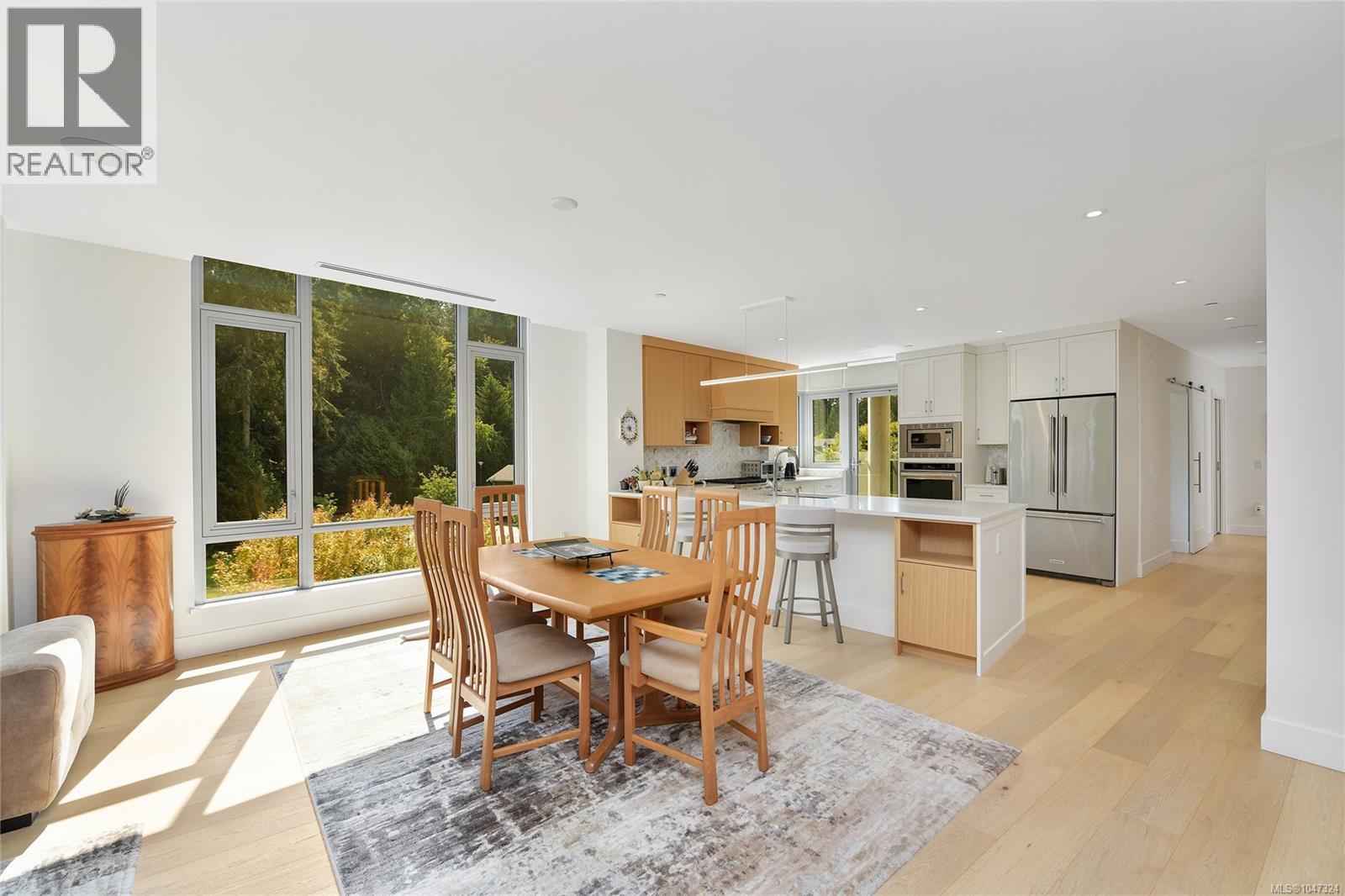 406 5388 Hill Rise Terr, Saanich