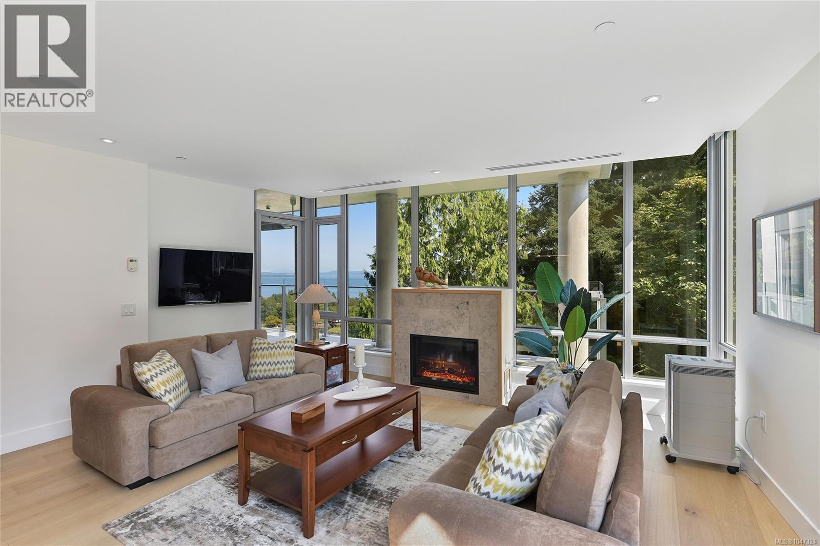 406 5388 Hill Rise Terr, Saanich