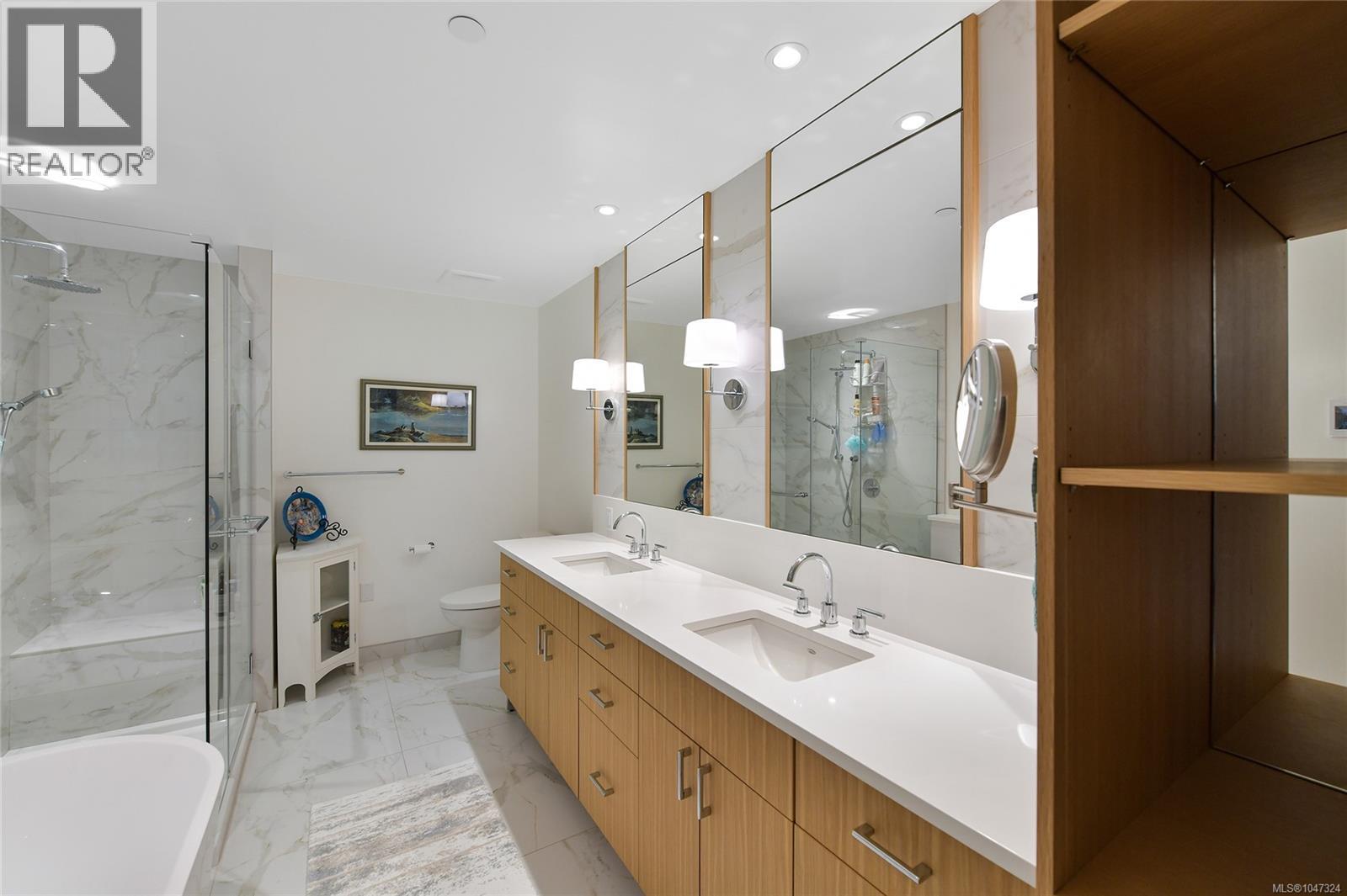 406 5388 Hill Rise Terr, Saanich
