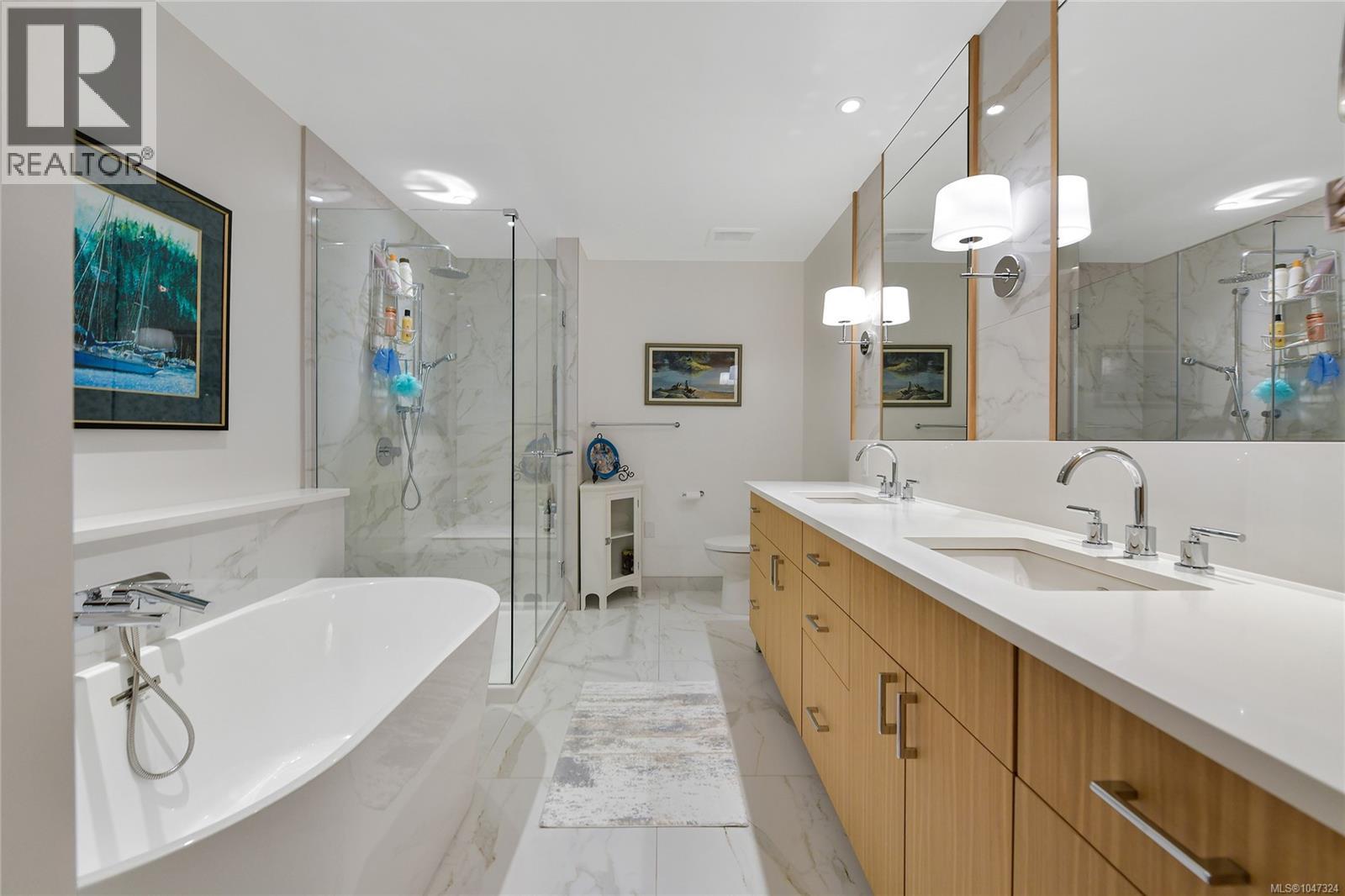 406 5388 Hill Rise Terr, Saanich