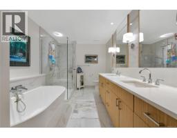 406 5388 Hill Rise Terr, Saanich, BC V8Y3K2 Photo 35