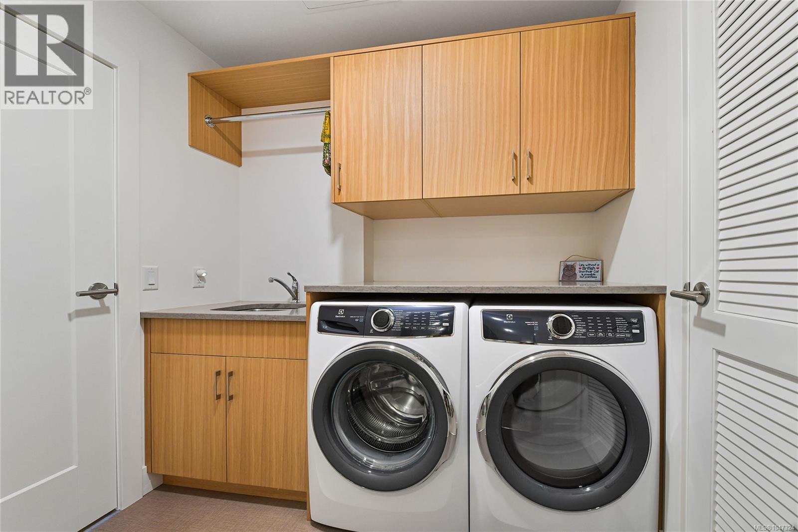 406 5388 Hill Rise Terr, Saanich