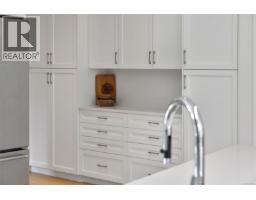 406 5388 Hill Rise Terr, Saanich, BC V8Y3K2 Photo 18