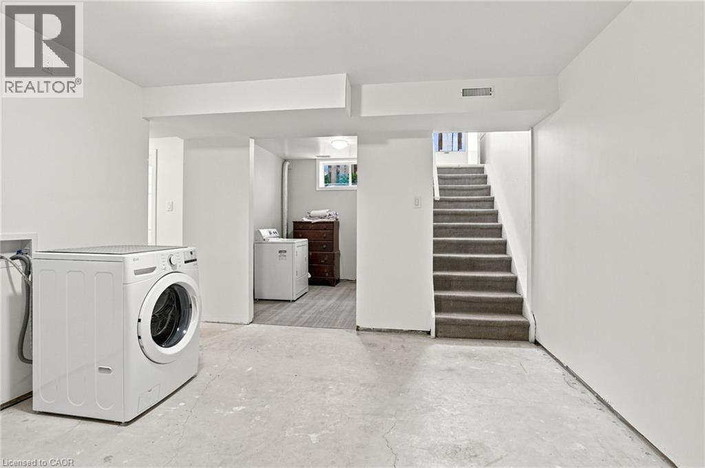 24 HILL Street - Image 33