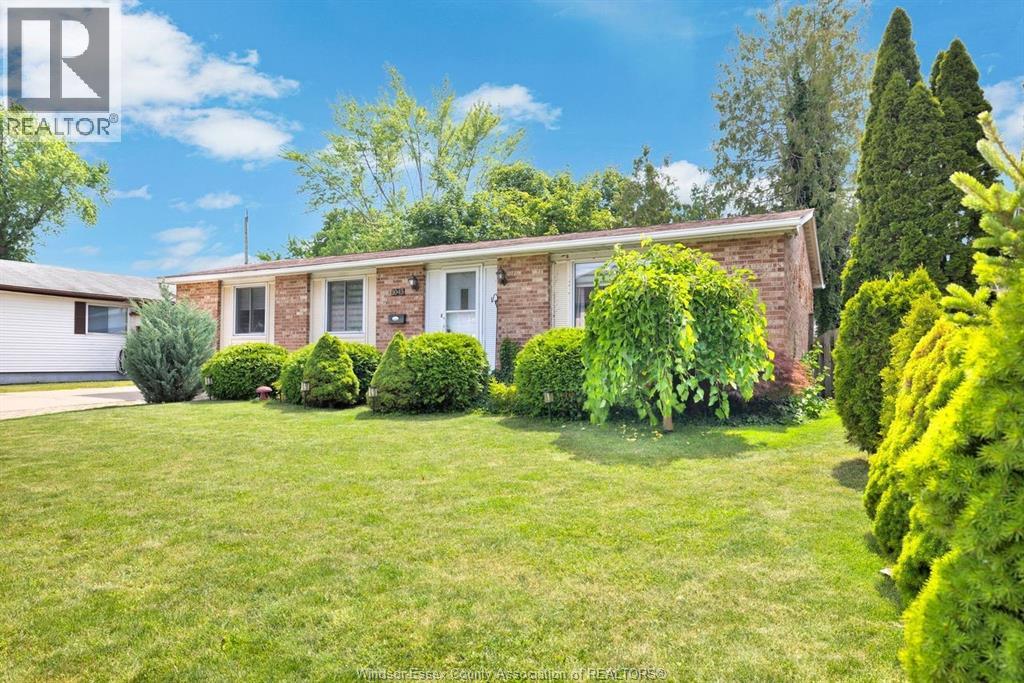 1045 REEDMERE ROAD - 2