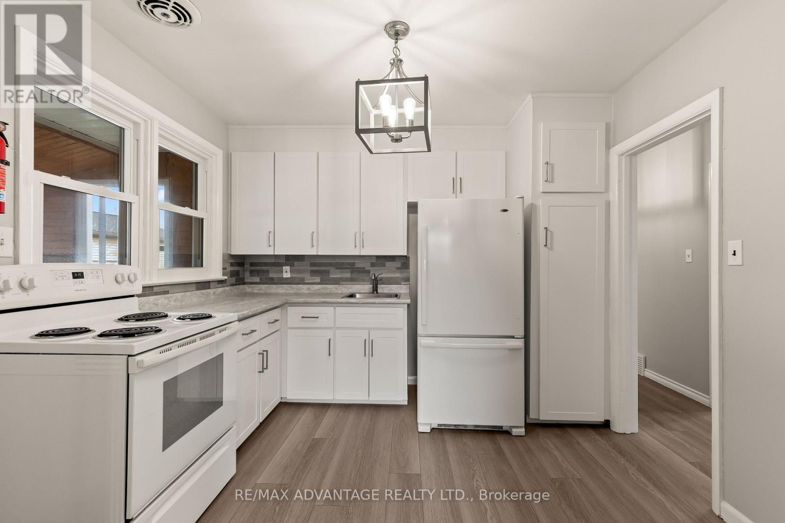1920 DULUTH CRESCENT - Image 13