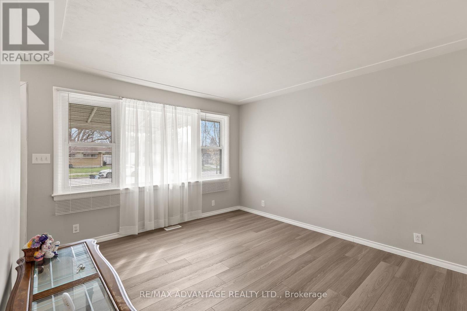 1920 DULUTH CRESCENT - 6