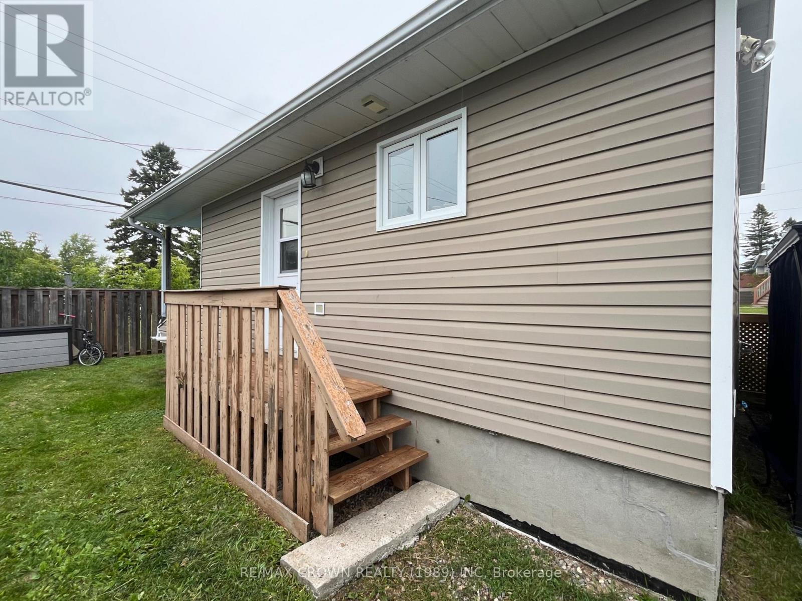 5 GLEN AVENUE - 45