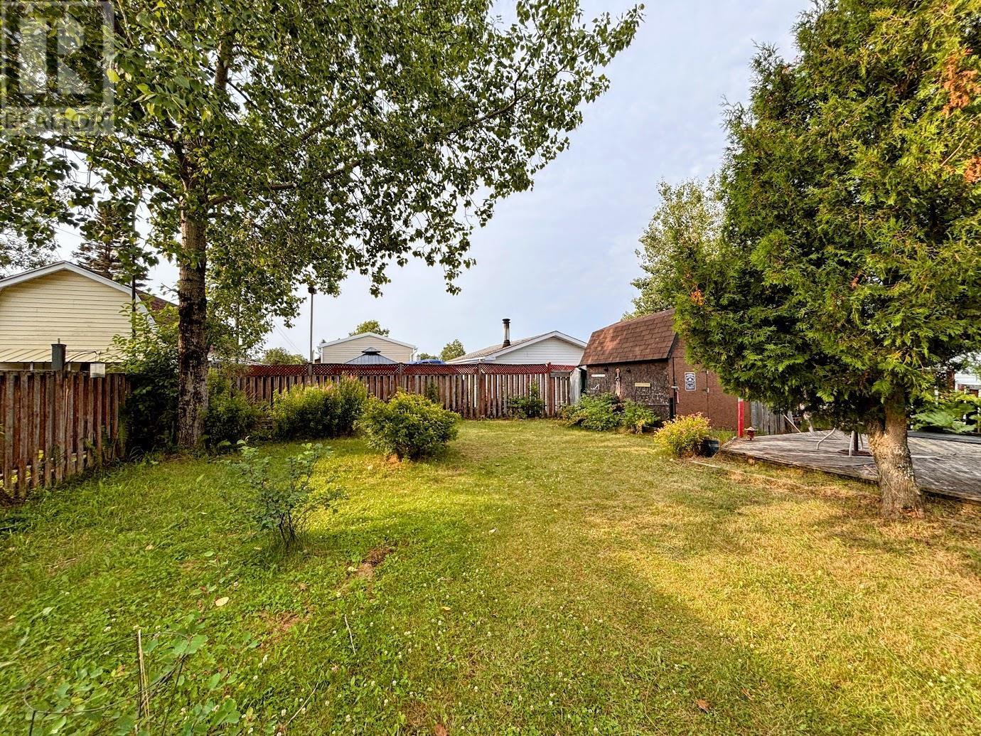 24 Jackson CRES - 21