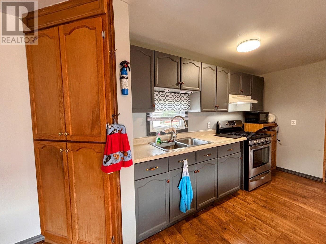 24 Jackson CRES - Image 4