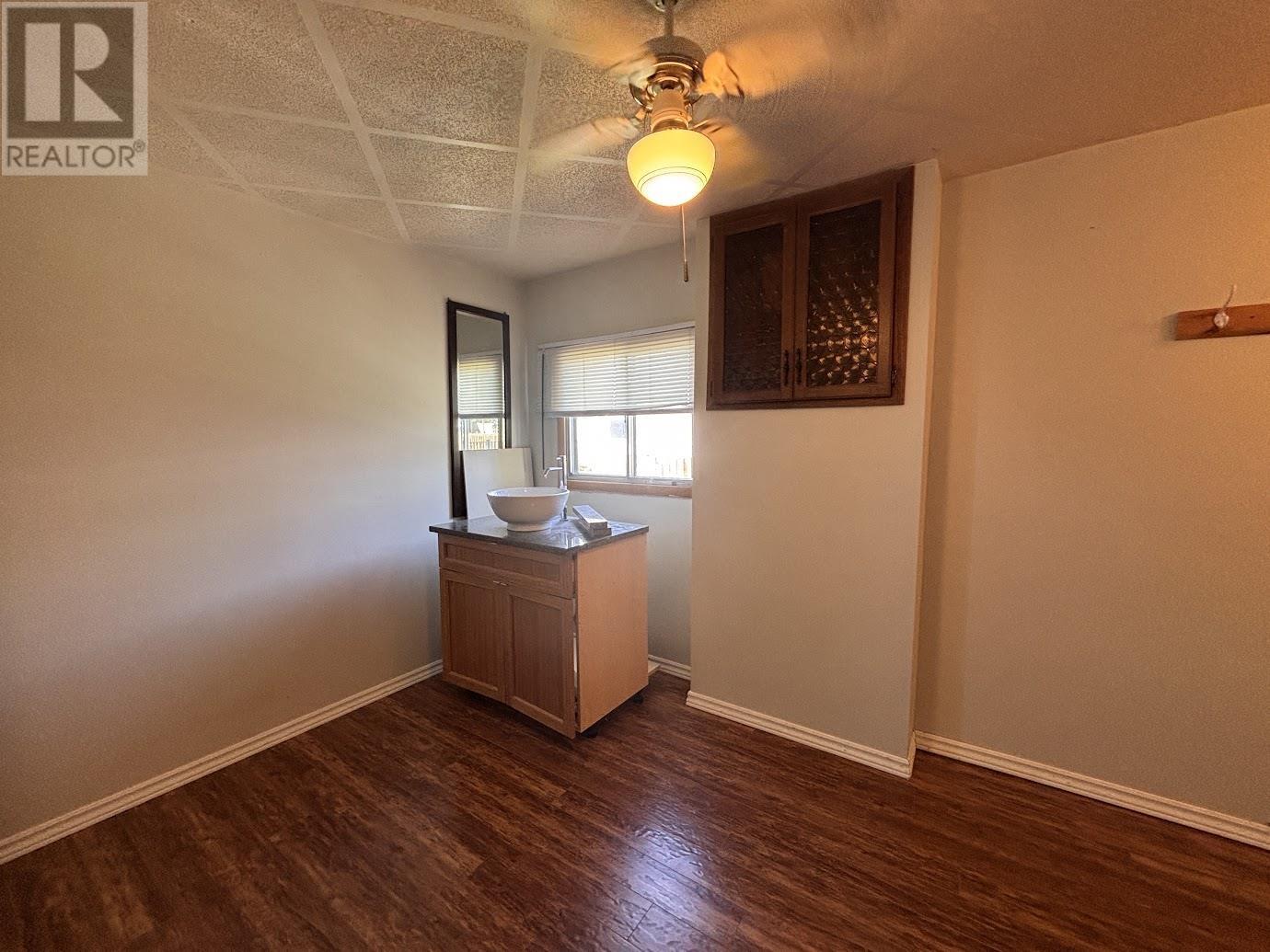 24 Jackson CRES - 14