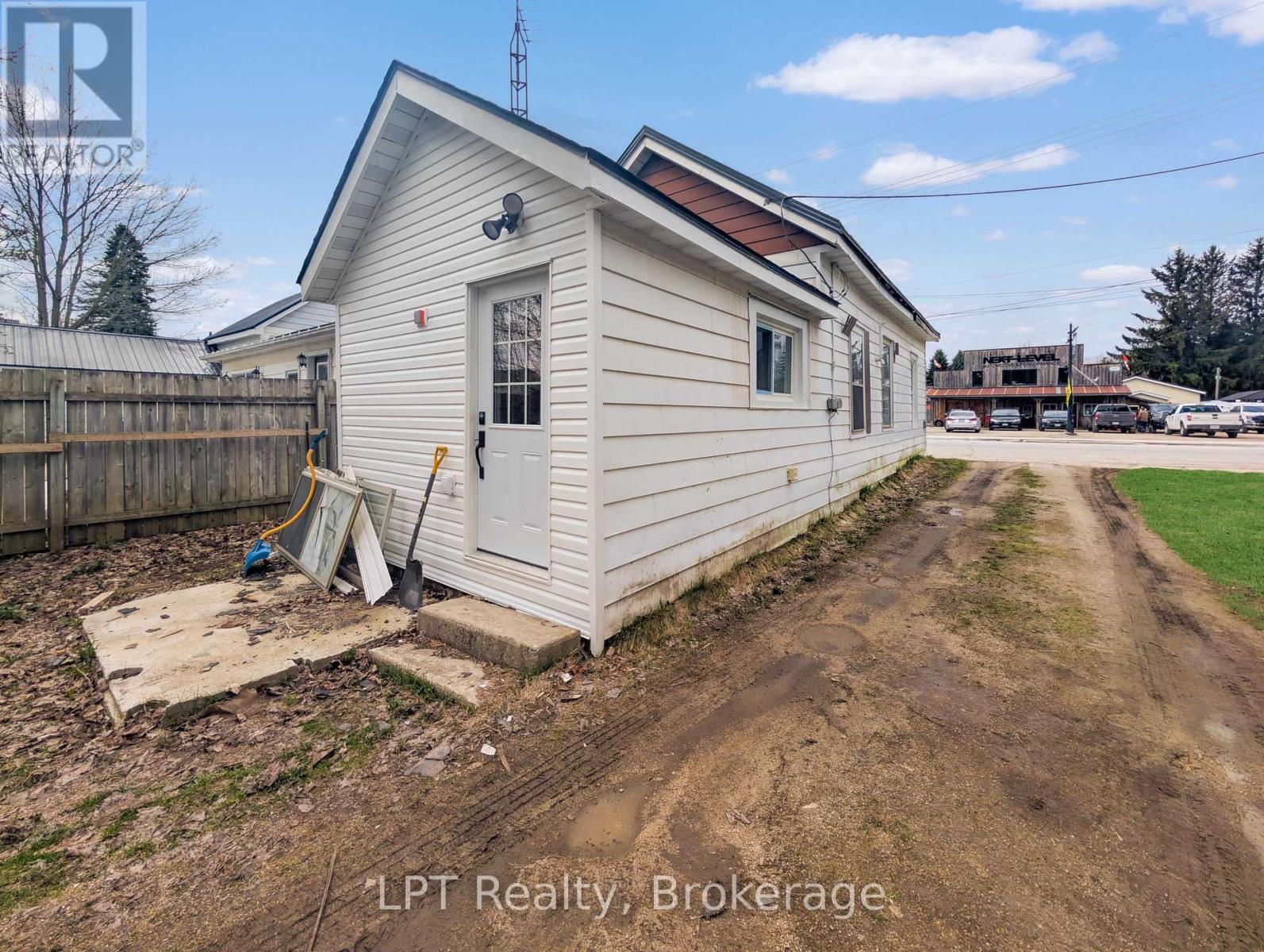 163 GARAFRAXA STREET - 32