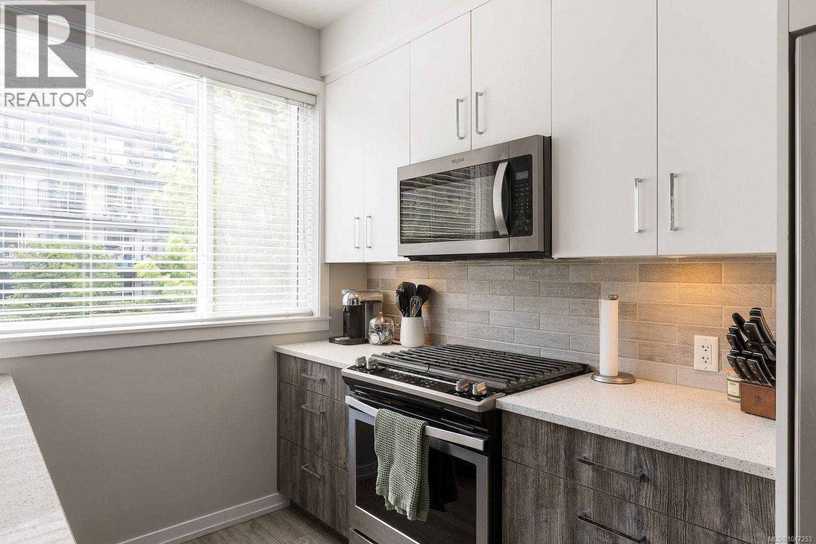#105 694 Hoylake Ave - 7