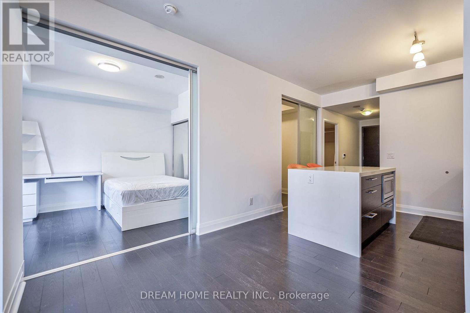 #709 1080 BAY STREET - 14