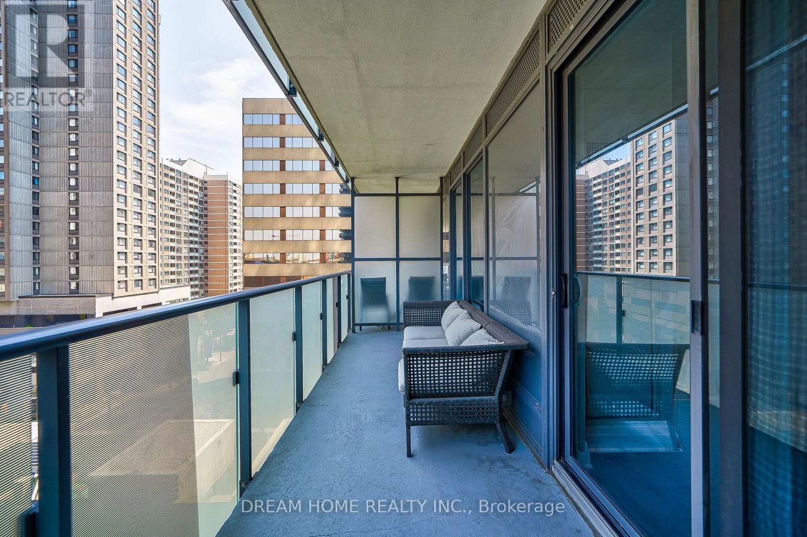 #709 1080 BAY STREET - 23