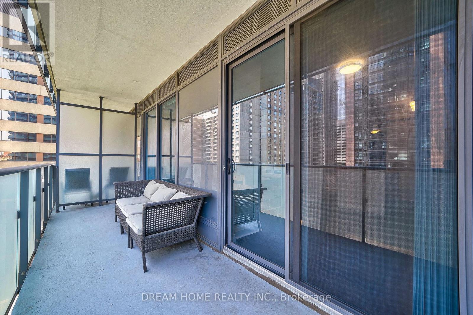 #709 1080 BAY STREET - 24