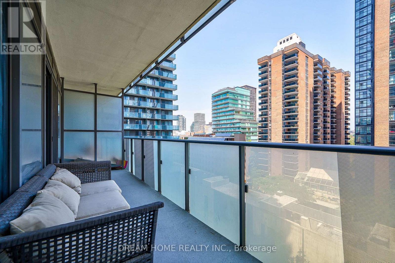 #709 1080 BAY STREET - 25