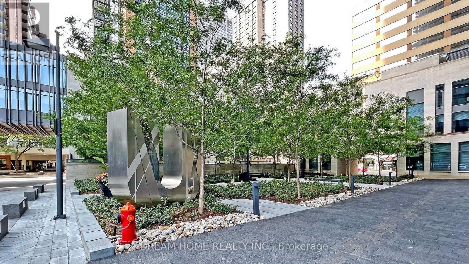 #709 1080 BAY STREET - 27