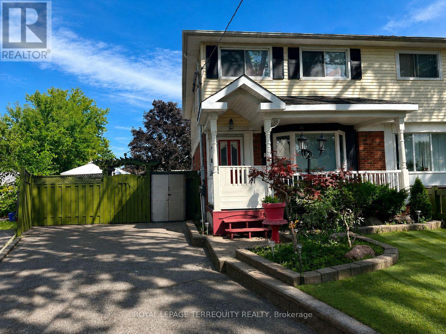 235 BARKLEY CRESCENT - 1