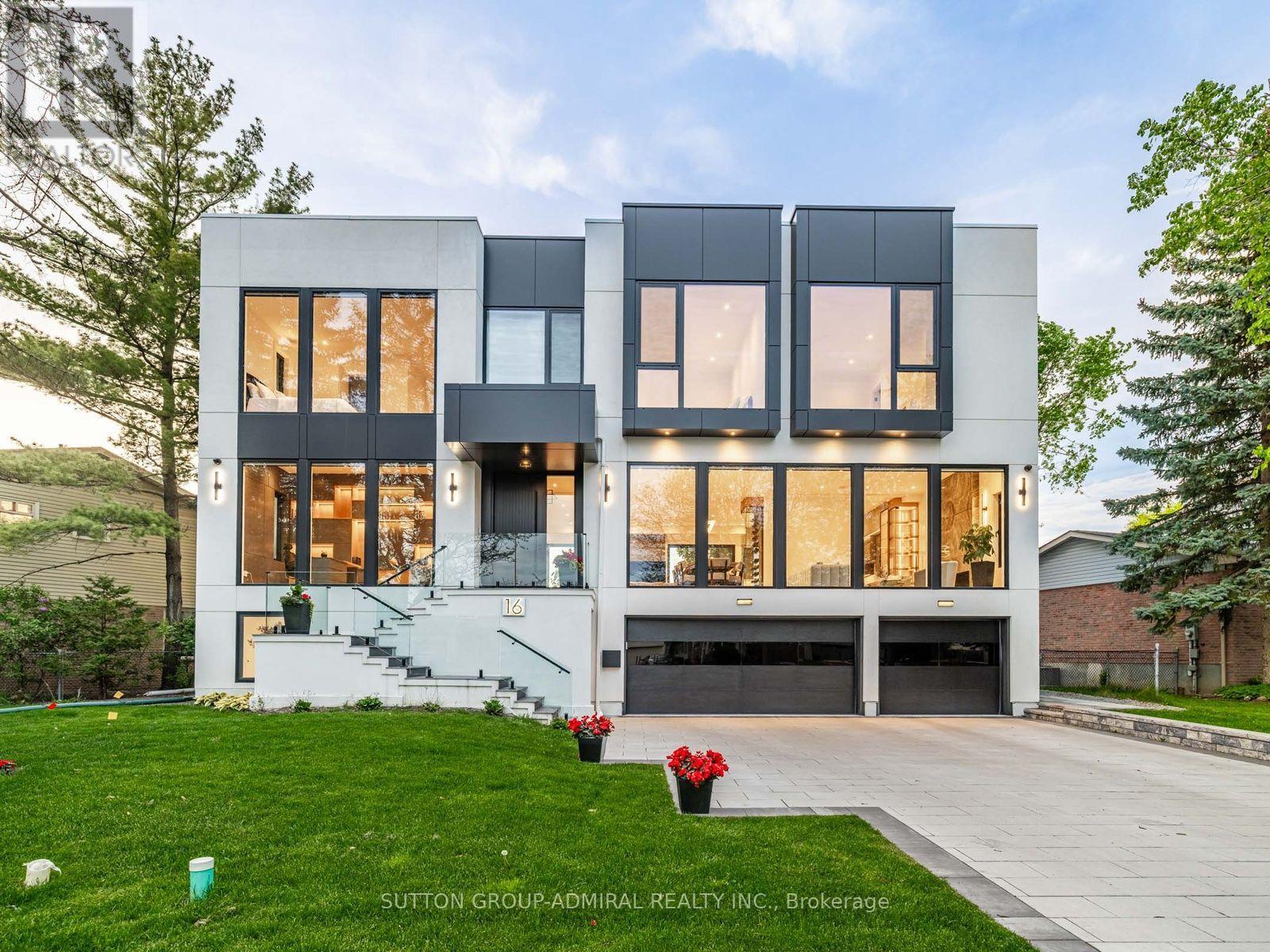 Photo of 16 SANDERSON CRESCENT