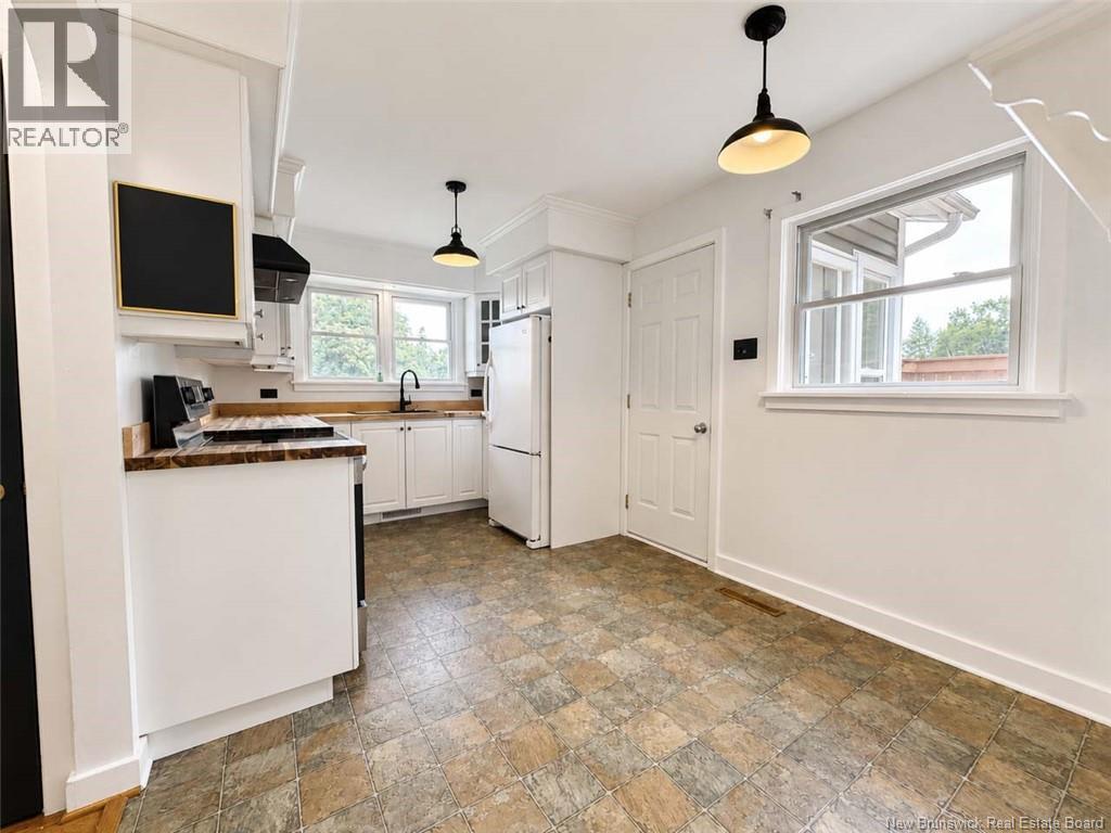 512 Riverview Street - 7