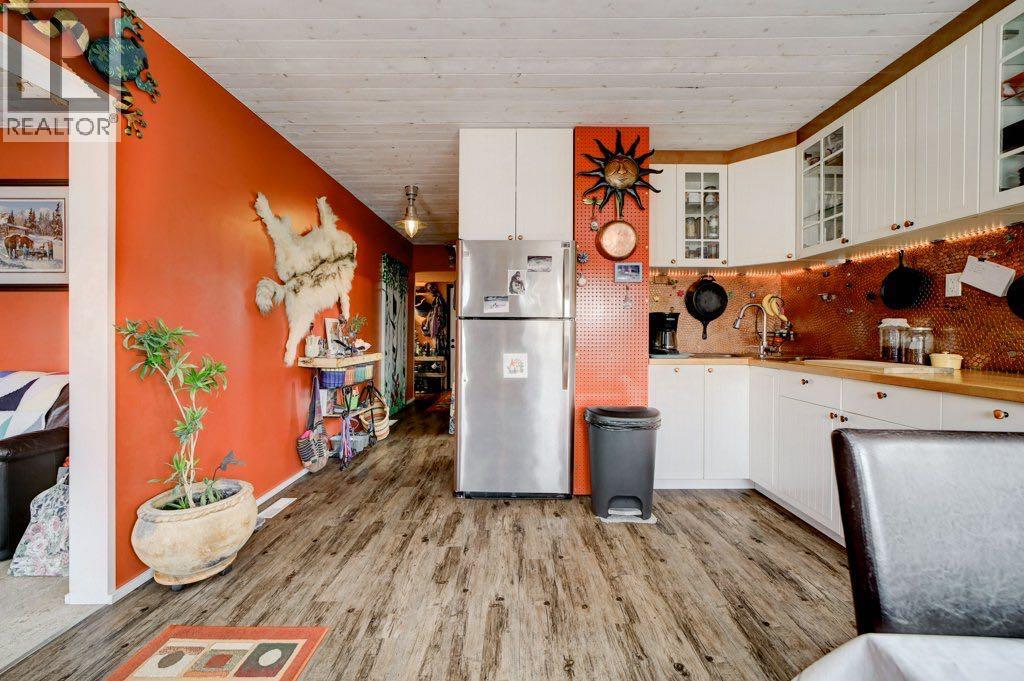 8137 19 Avenue - 6