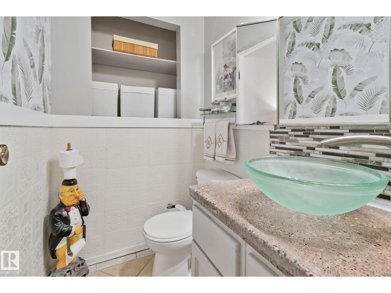 4682 17 AV NW - 21