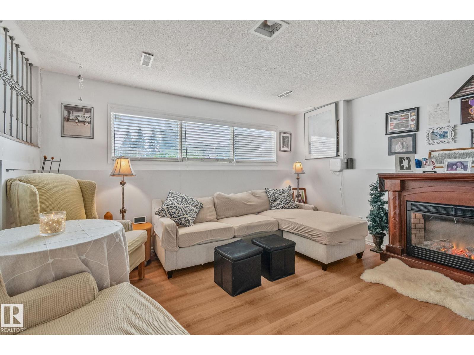 4682 17 AV NW - 24