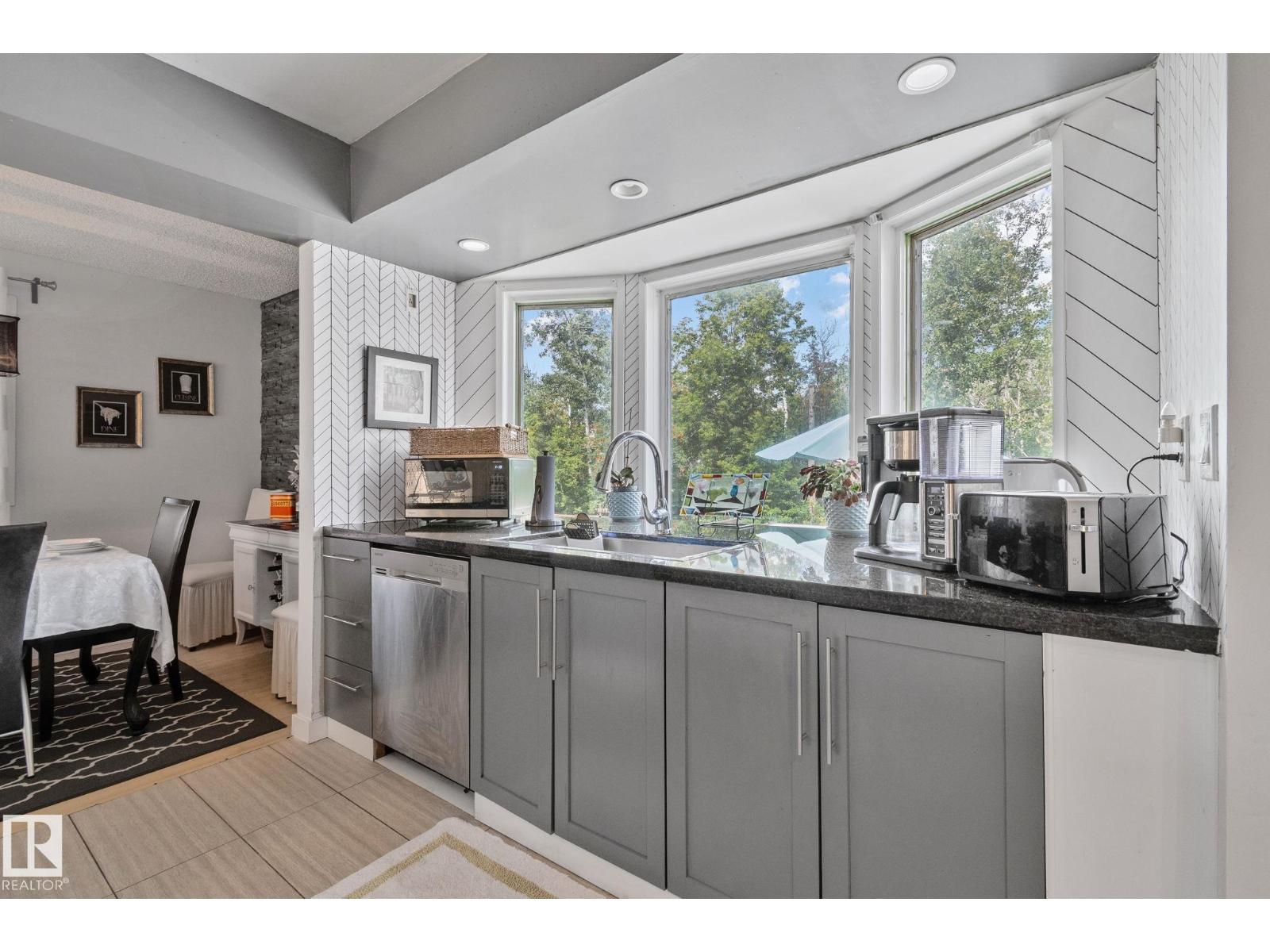 4682 17 AV NW - Image 4