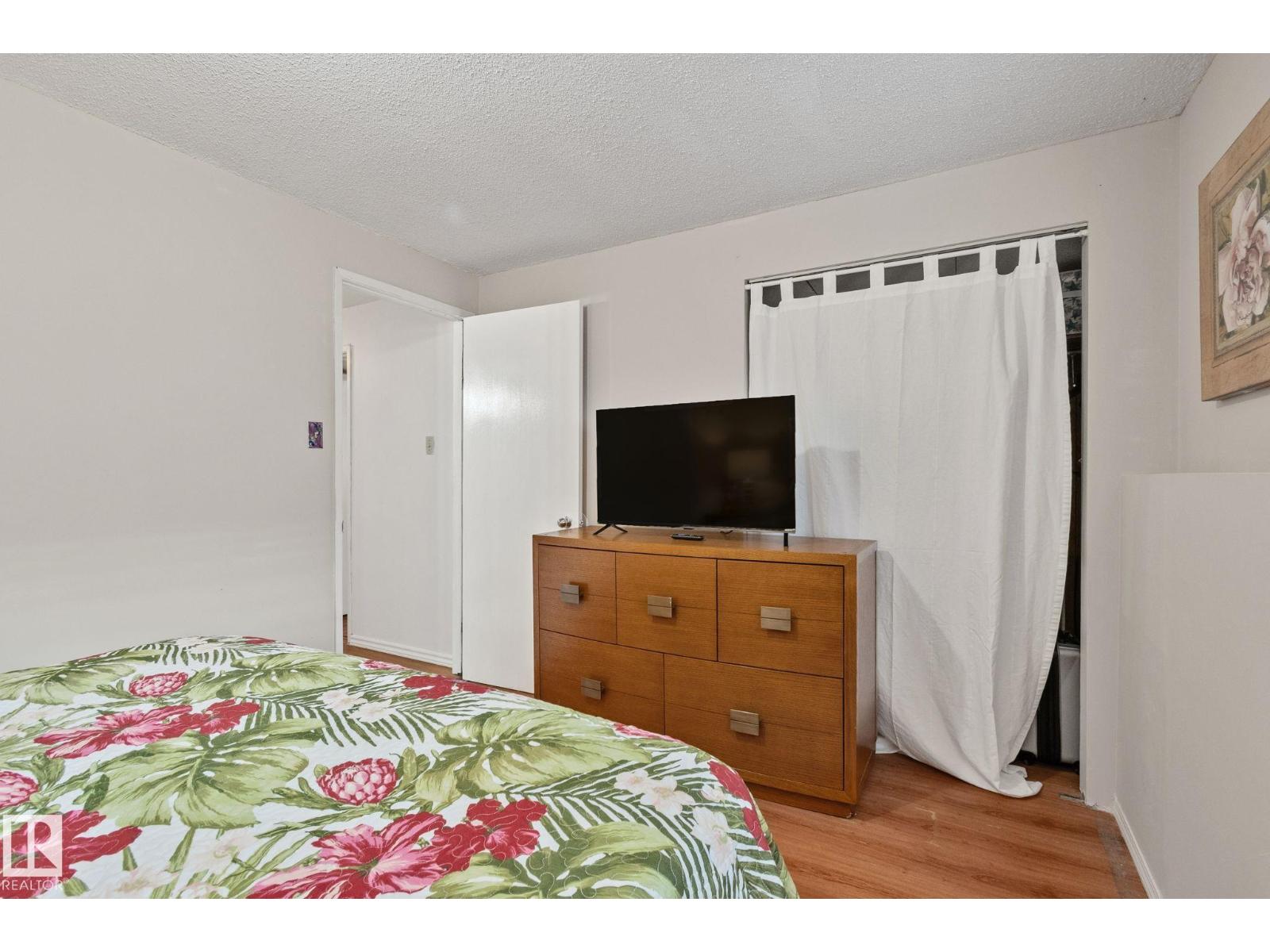 4682 17 AV NW - 41
