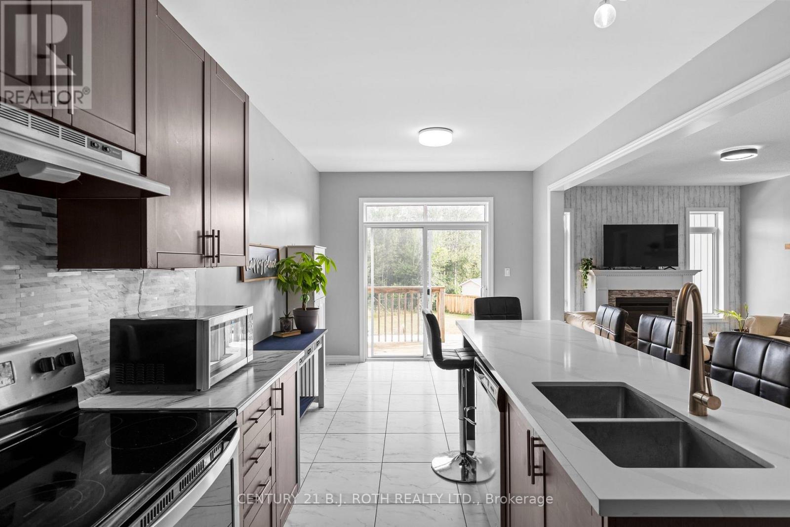 211 ROY DRIVE - 10