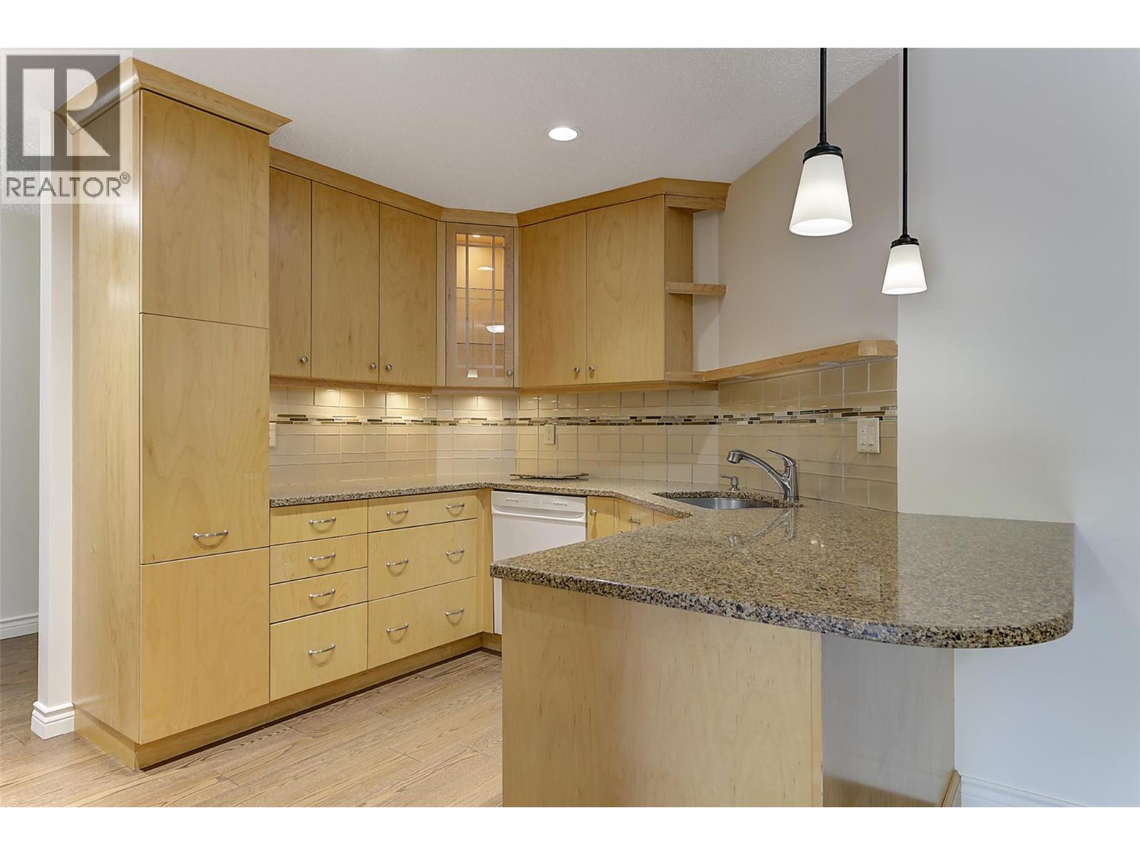 #206 983 Bernard Avenue - Image 10