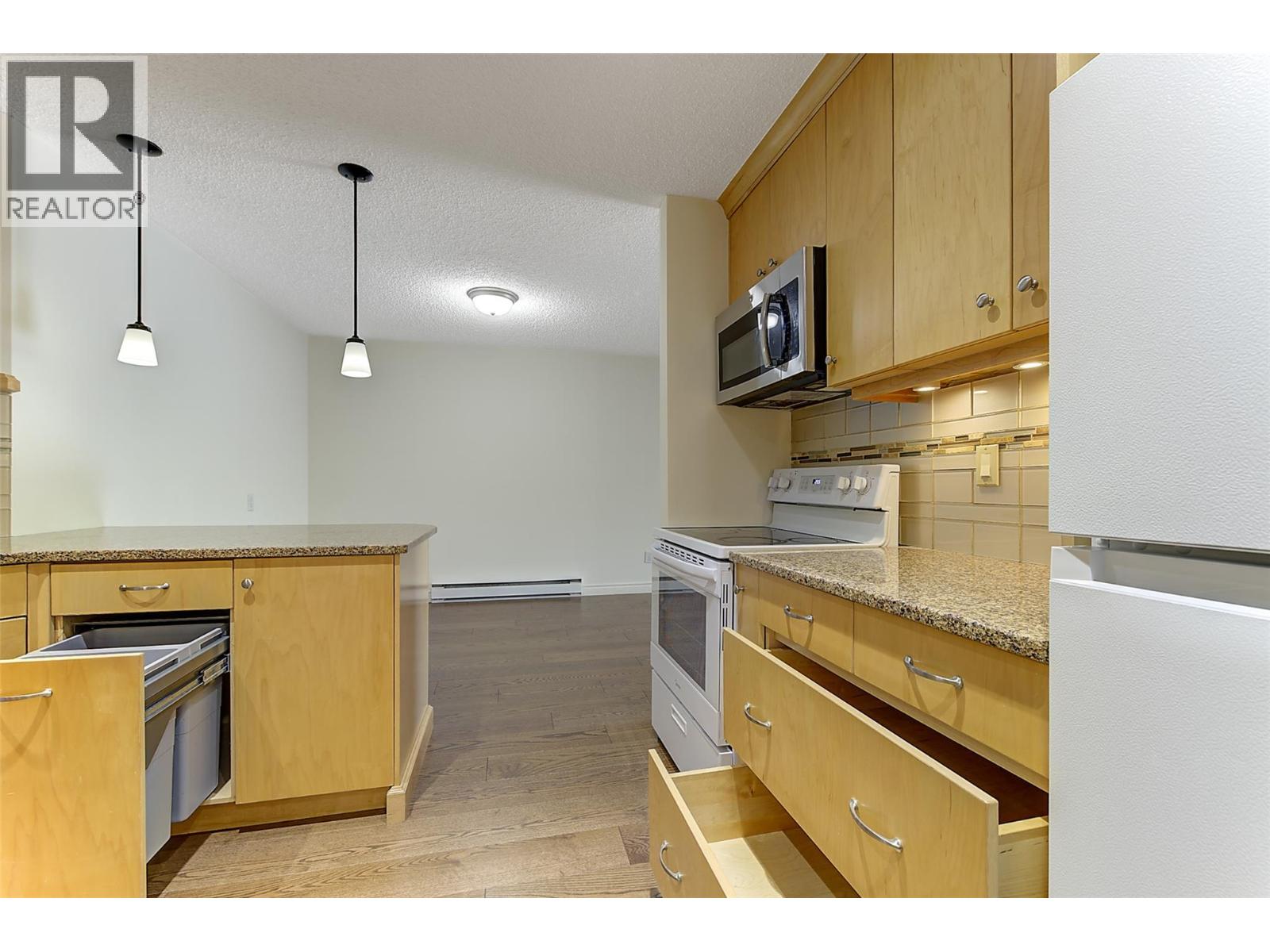 #206 983 Bernard Avenue - 31