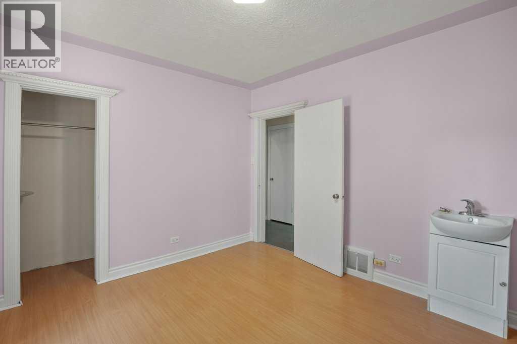 5330 42A Avenue - 11