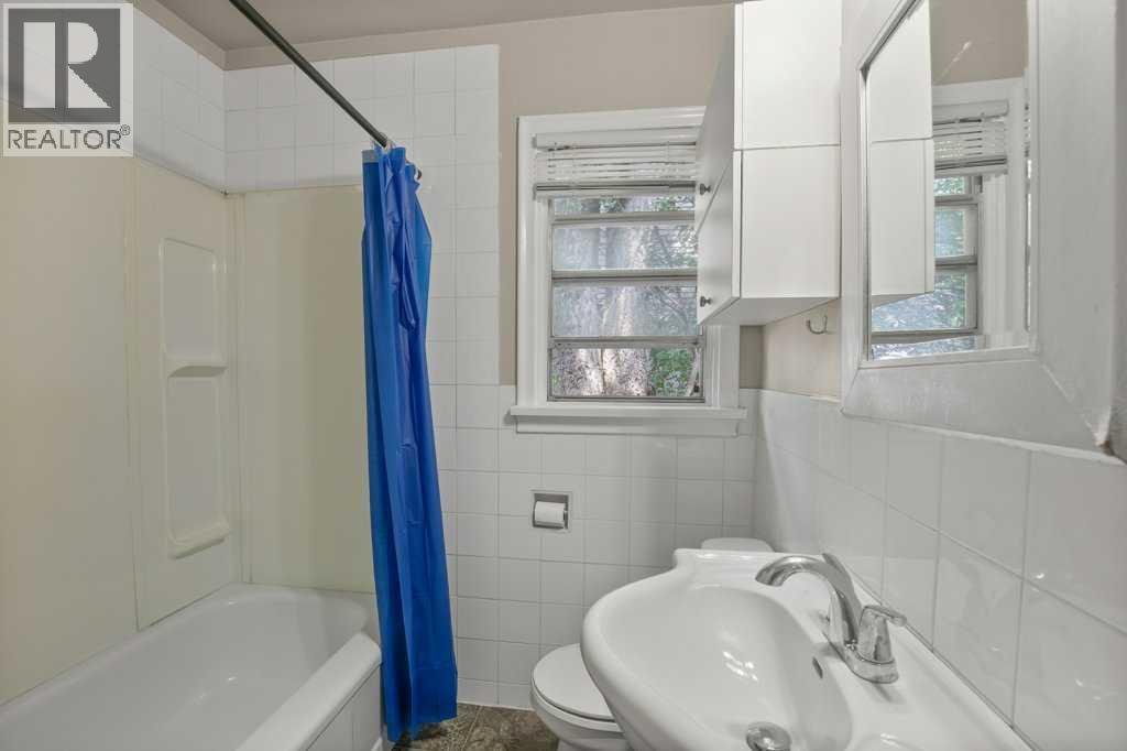 5330 42A Avenue - 13