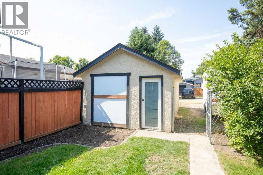 5330 42A Avenue - 41