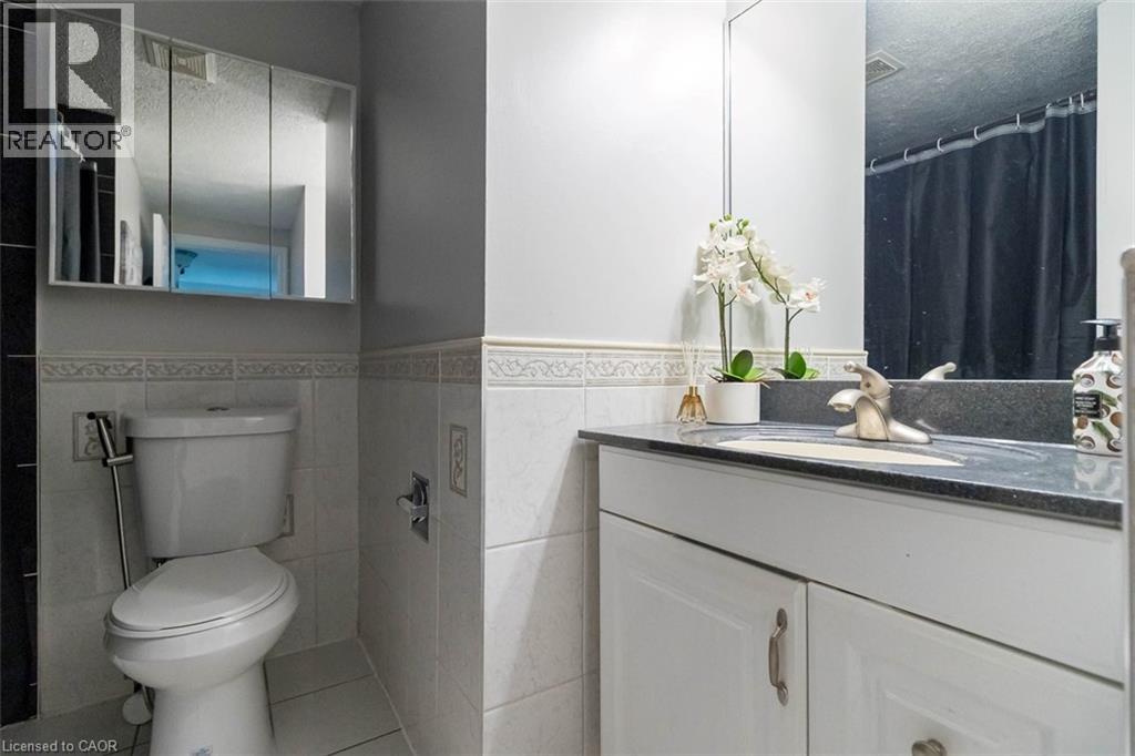 111 LARCH Street - Image 35