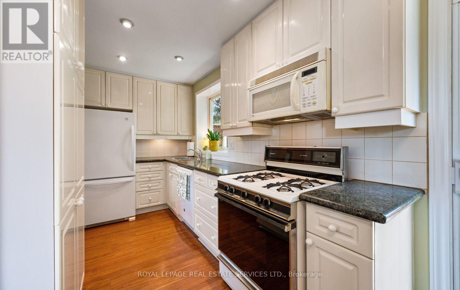 20 GLENGROVE COURT - 17
